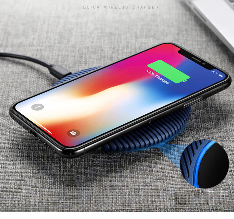 Bezprzewodowa QI ładowarka z antypoślizgową powierzchnią dla Apple iPhone - niebiesko-srebrna