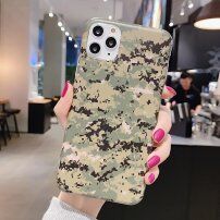 Etui z miękkiego plastiku ze wzorem kamuflaż do iPhone 12 / 12 Pro - zielone