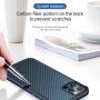 Etui z teksturą włókien karbonowych i ramką ochronną do iPhone 12 / 12 Pro - ciemnozielony