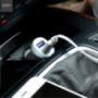 HOCO ładowarka samochodowa z dwoma portami USB + lightning złącze dla Apple iPhone / iPad / iPod – biała