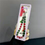 Świąteczna zawieszka z koralikami i zawieszkami do zamocowania na etui do iPhone - wieniec świąteczny