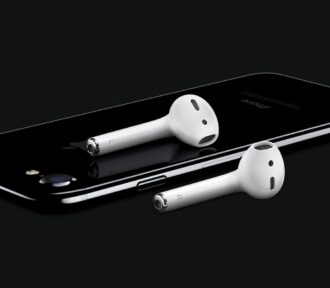 AirPods świętują 8 lat! Jak Apple całkowicie zmieniło rynek słuchawek bezprzewodowych w tym czasie?