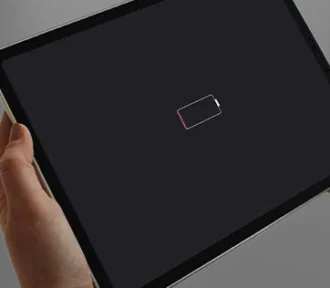 Podróżujesz i&nbsp;chcesz, aby Twój iPad działał jak najdłużej? Zapoznaj się z&nbsp;8 wskazówkami dotyczącymi maksymalnego wydłużenia żywotności baterii!